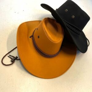 Cowboyhat med snøre for justering